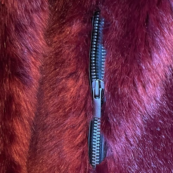 ✨Host Pick✨ Express Faux Fur Cropped Coat - Burgundy - Picture 4 of 7